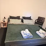 Schoenes 2,5 Mit Hof Und Garten