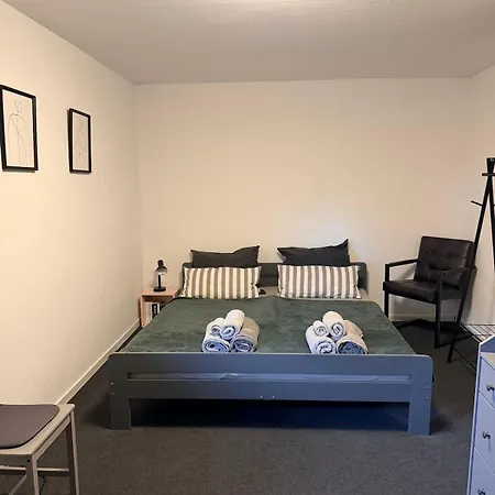 Appartement Schoenes 2,5 Mit Hof Und Garten *