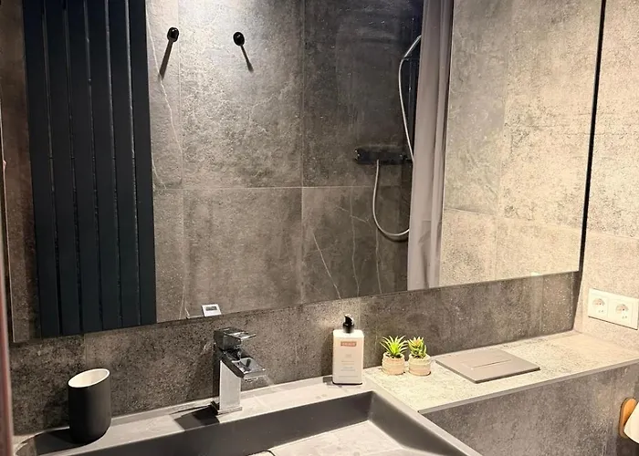 Schoenes 2,5 Mit Hof Und Garten Appartement *